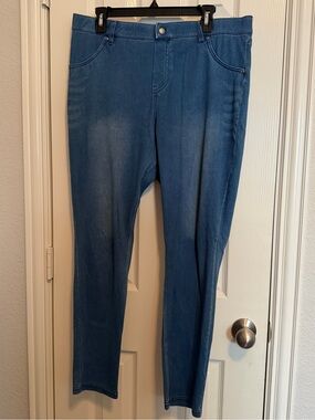 HUE Women's Skinny Stretch Jeans in Medium Blue